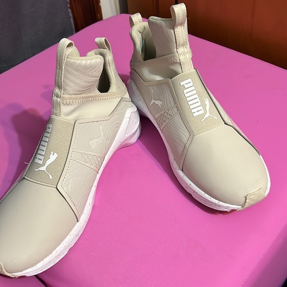 Never worn Puma - Picture 6 of 7